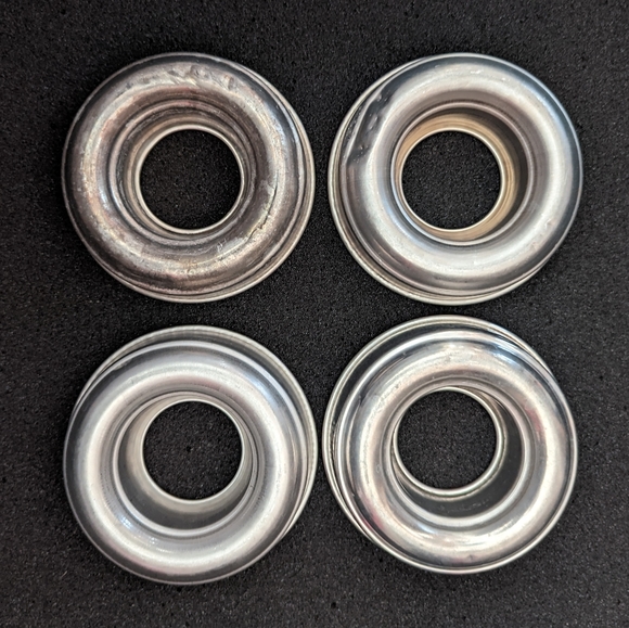 4 Vintage Small Donut Muffin Cakes Pan Jello Or Mini Meatloaf Molds or Wreath - Picture 2 of 4